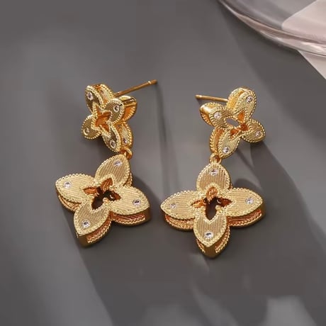 ダブルクローバーピアス 2色展開