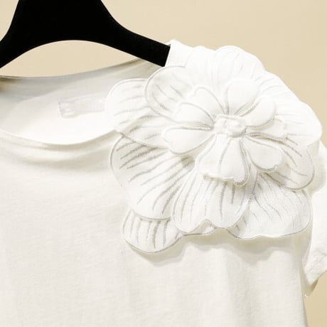 フラワーショルダーTシャツ 3色展開