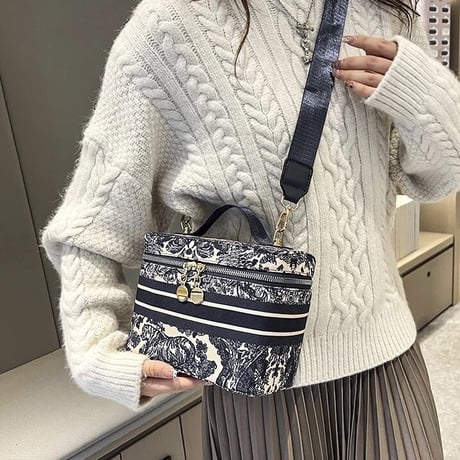 モダンデザイン スクエアバッグ 3色展開