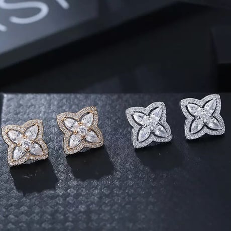 ジルコニア クローバーピアス 2色展開