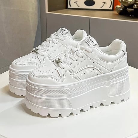 8upナンバースニーカー