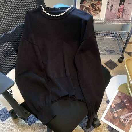 パールネック ブラックニット