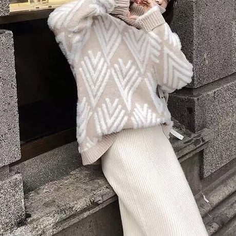タートルネック トライバルデザインニット 2色展開
