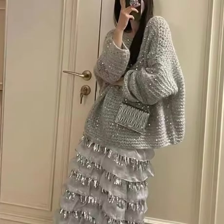 スパンコールグレーニット