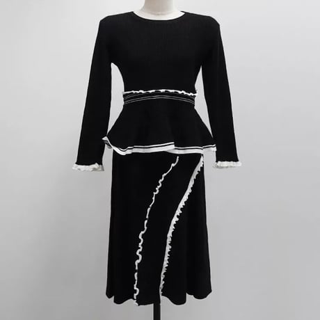 フリルデザイン ニットセットアップ 2色展開