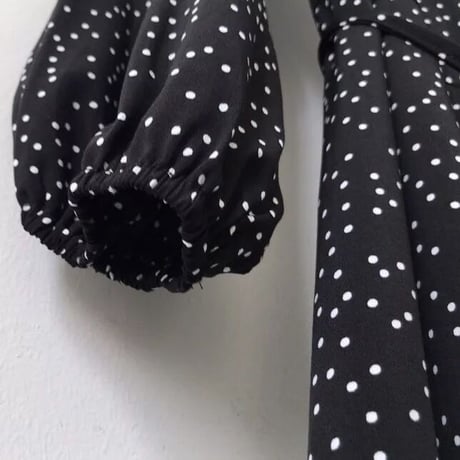パフスリーブ ドットラップワンピース