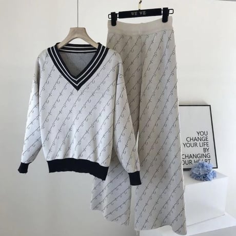 Vネックライン デザインニットセットアップ 2色展開