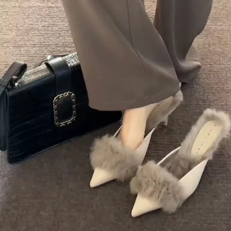 ポイントファーパンプス 2色展開