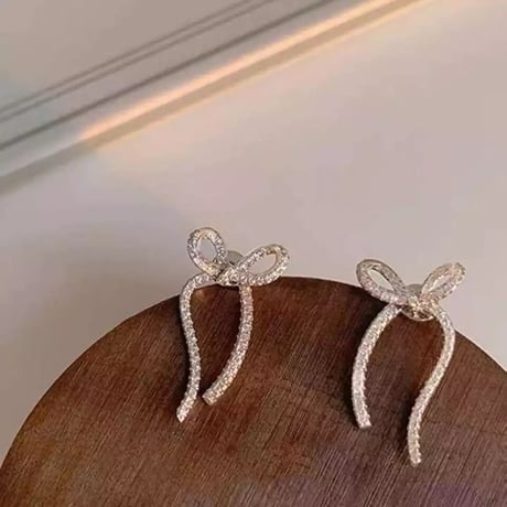 ジルコニアリボン ピアス