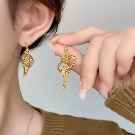 ロープフラワーピアス 2色展開