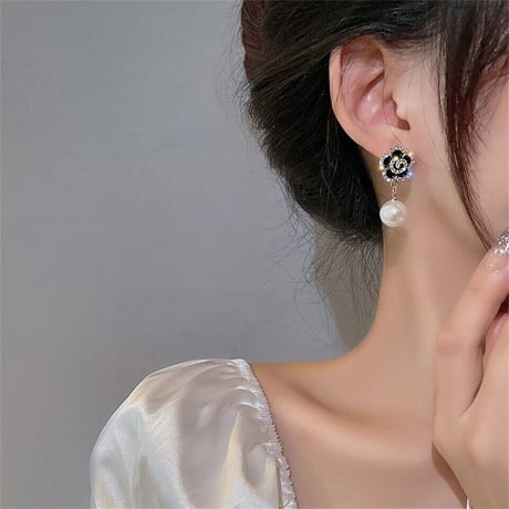 ブラックストーンフラワー パールピアス
