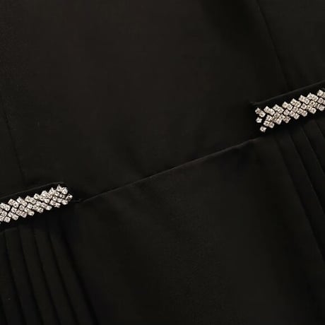ポイントビジュー サイドプリーツワンピース 2色展開