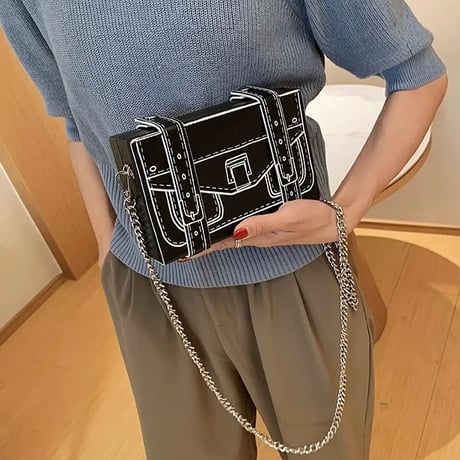 グラフィティ レザーチェーンバッグ 2色展開