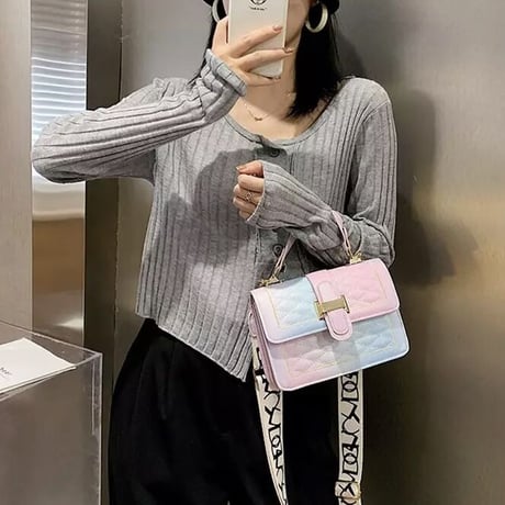 ロゴストラップ バックルキルティングバッグ 2色展開