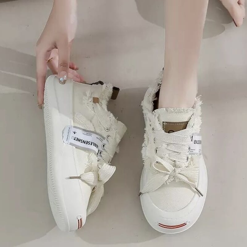 人気★アクセサリー装飾スニーカー、2色(22-842) タグデザイン フリンジスニーカー 2色展開 | Selectshop.Joie