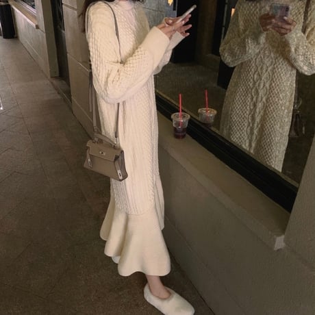 ケーブルニット フリルヘムワンピース 2色展開