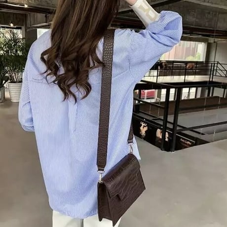 Vロゴデザイン ブラウス 2色展開