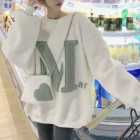 アルファベット ポーチ付きニット 2色展開