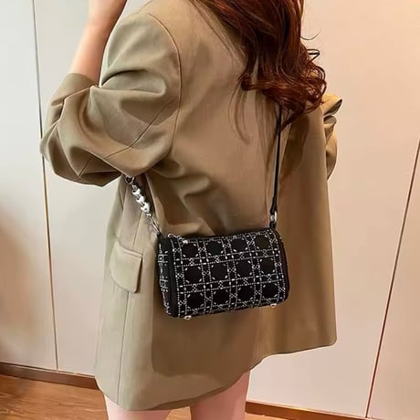 シルバーリベットハートチェーンバッグ 2色展開