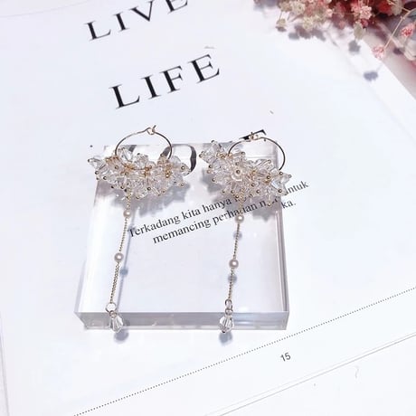 クリスタルフラワーピアス