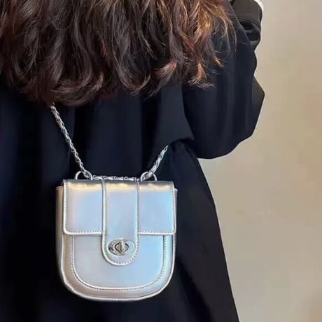 ハーフサークル シルバーチェーンバッグ 2色展開