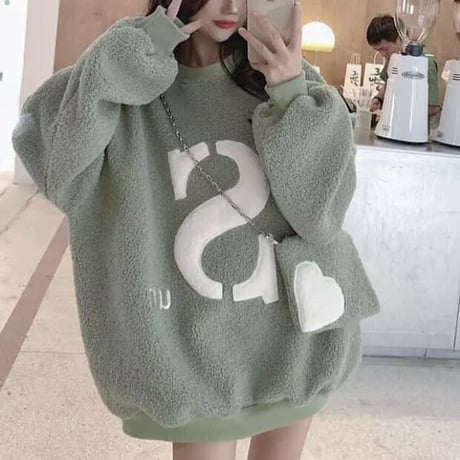 アルファベット ポーチ付きニット 2色展開