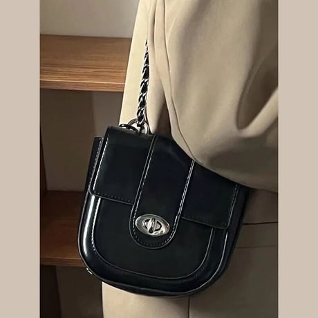ハーフサークル シルバーチェーンバッグ 2色展開