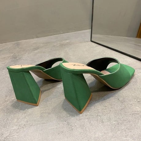 トライアングルソール スエードサンダル 4色展開