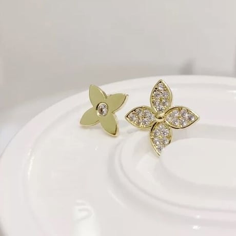 ゴールドジュエリー フラワーピアス