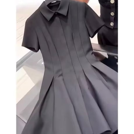 ブラックプリーツワンピース