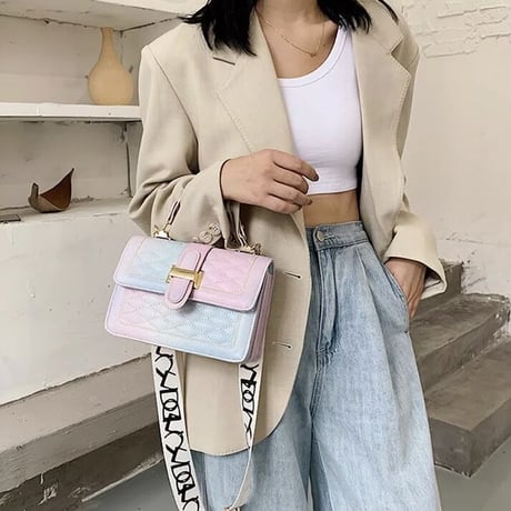 ロゴストラップ バックルキルティングバッグ 2色展開
