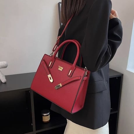 ゴールドバックル レザーバッグ 2色展開