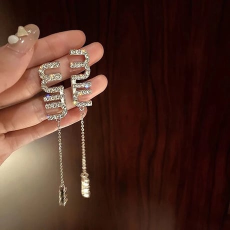 シルバーストーン ロゴピアス