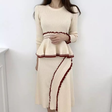 フリルデザイン ニットセットアップ 2色展開