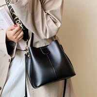 ロゴストラップバケットバッグ 4色展開
