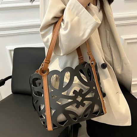 ブラックデザインクロップド レザーバッグ