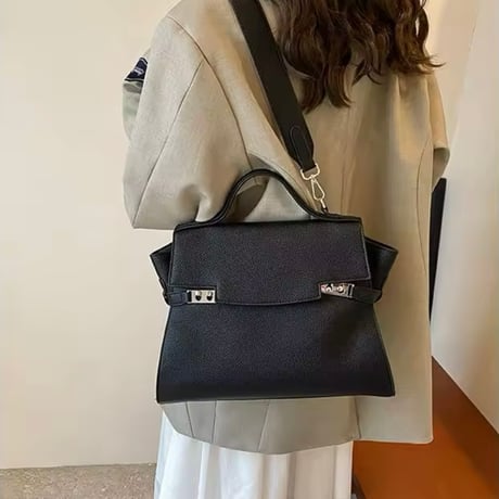 クラシックレザーバッグ 2色展開
