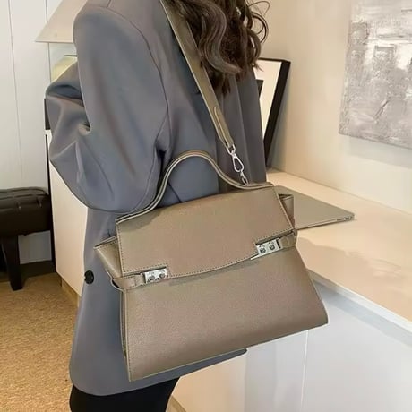 クラシックレザーバッグ 2色展開