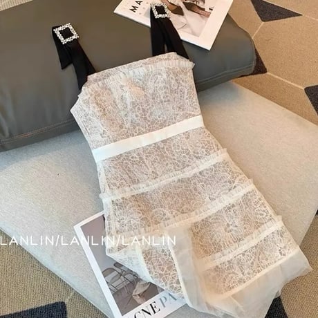 ビジューバックル レースワンピース