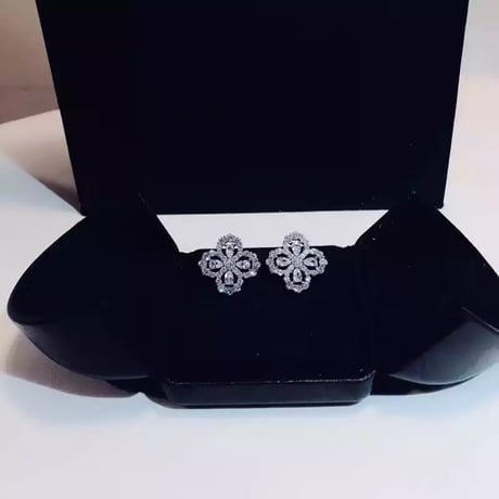 ダブルフラワー ジルコニアピアス
