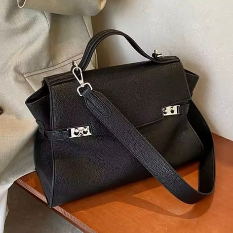 クラシックレザーバッグ 2色展開