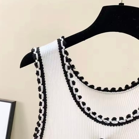 モノトーンフラワーノースリーブトップス 2色展開