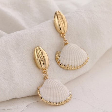 シェルデザインピアス