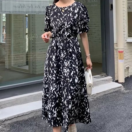 パフスリーブ モノクロモダンワンピース 2色展開