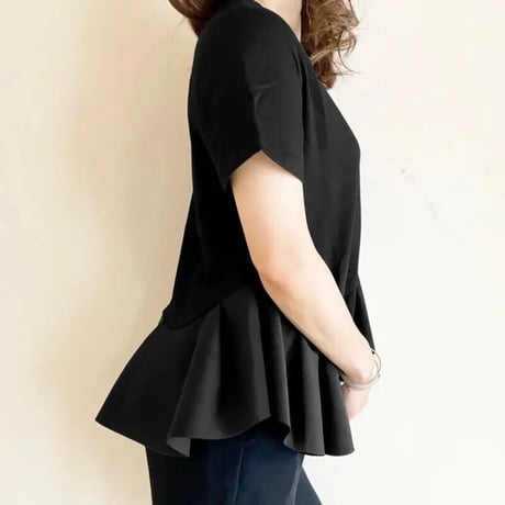 フレアヘム ブラックTシャツ
