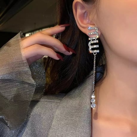 シルバーストーン ロゴピアス