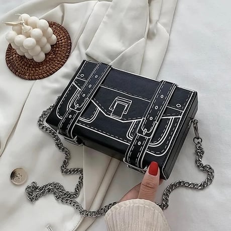 グラフィティ レザーチェーンバッグ 2色展開