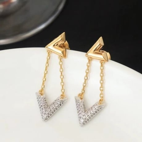 Vダブル チェーンピアス 2色展開