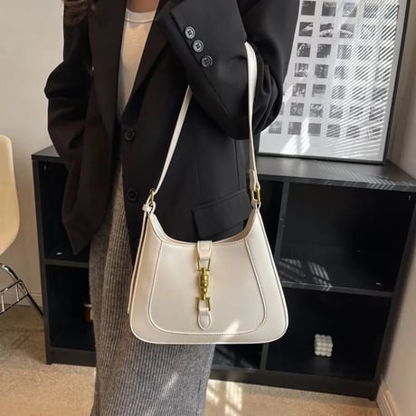 ゴールドバックル レザーショルダーバッグ 3色展開