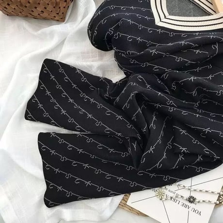 Vネックライン デザインニットセットアップ 2色展開